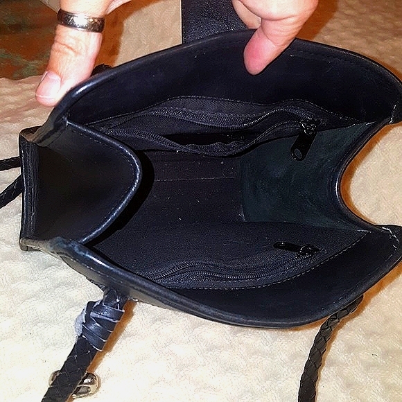 Unique Brighton Black Leather Satchel - Picture 5 of 8